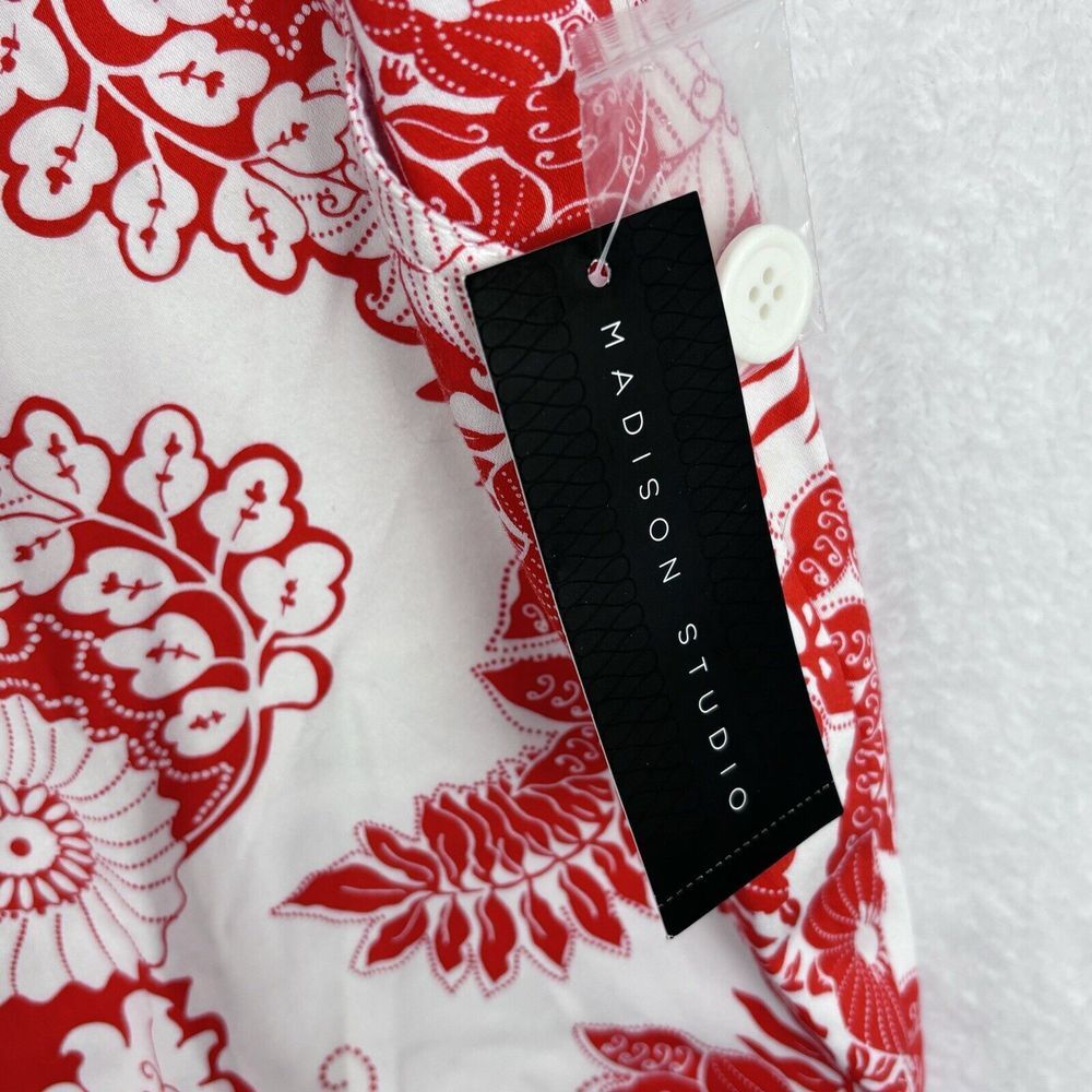 NWT MADISON STUDIO Women's‎ Shorts Red & White Floral Size 14 - Picture 5 of 14